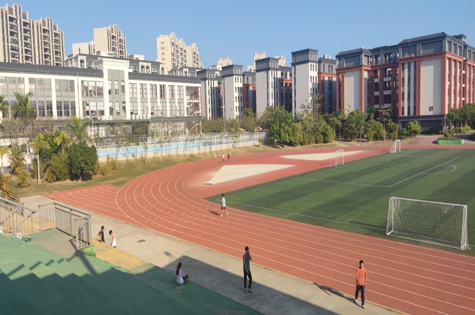 廣東汕尾華（huá）大實驗學校400米混（hún）合型跑道